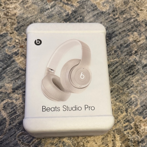 Beats by Dre Studio Pro Headphones - White - Picture 1 of 4